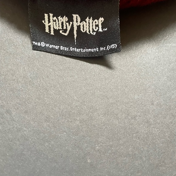 Harry Potter Gryffindor Hat w/ Crest Patch Knit Beanie - Picture 8 of 9